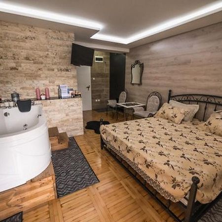 Onore Dell Amore Apartman Sa Djakuzijem Баня-Ковиляча Экстерьер фото