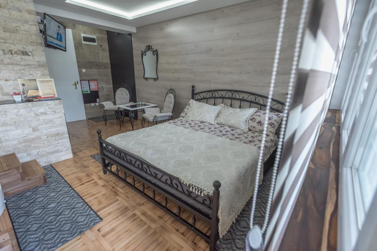 Onore Dell Amore Apartman Sa Djakuzijem Баня-Ковиляча Экстерьер фото